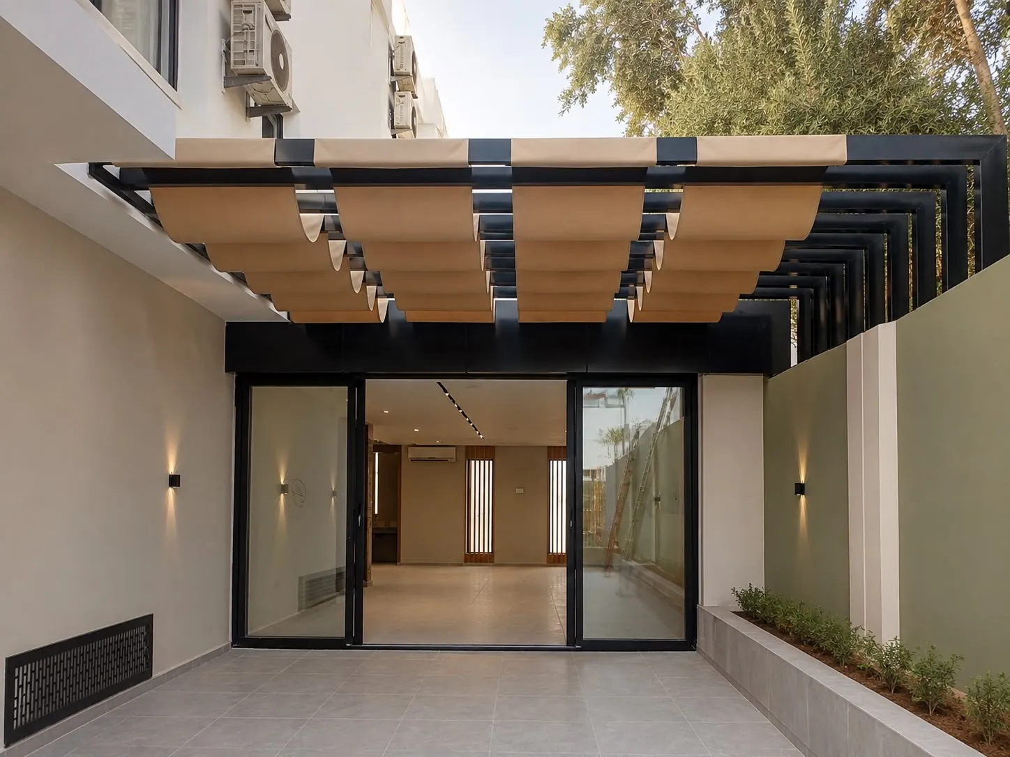 Pergola vélum en aluminium sur la terrasse d’une villa à Sonaba, Agadir